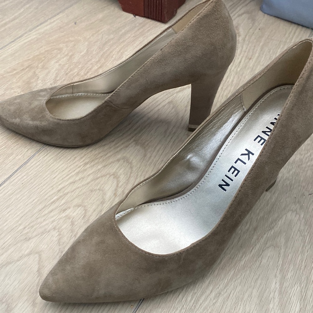 Anne Klein Taupe Pointed Toe iFlex Heels in Sz 10